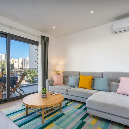 Sun & Pool Da Rocha Apartment