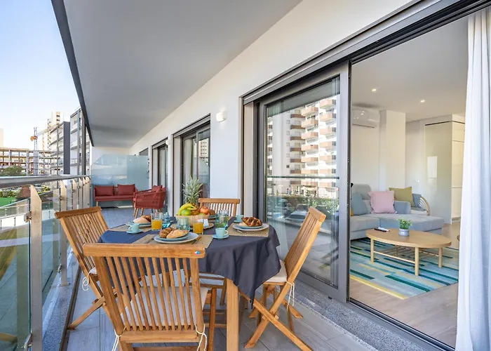 Sun & Pool Da Rocha Apartment *